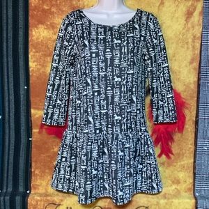 FOREVER 21-woman’s black/white poly blend long sleeve backless mid-length dress